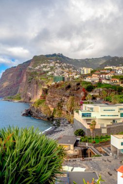 Camara de Lobos şehir merkezi, Madeira, Portekiz Şubat ayındaki güneşli kış günü