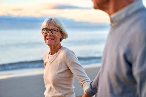 Elderly Intelligent Couple Love Spending Time Romantically Beach Sea Walking — Stock Photo, Image