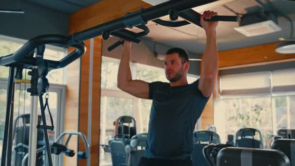 Caucasian Muscular Man Sportswear Pulls Horizontal Bar Gym Concept Sports — Stock Video