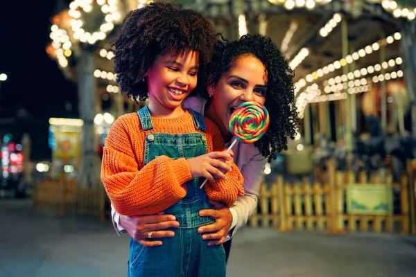Cute African American Girl Afro Hairstyle Her Mother Eating Colorful — Stock Photo, Image