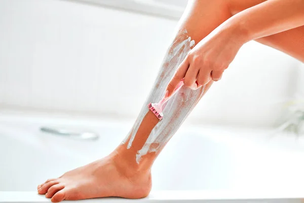 Beautiful Woman Underwear Bathroom Shaves Her Legs Depilation Body Care — Stock Photo, Image