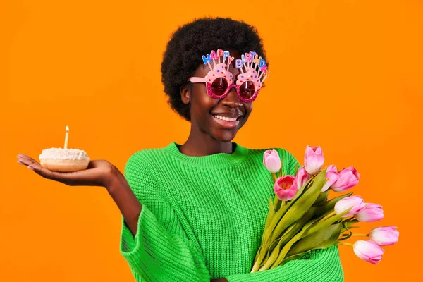 African American Young Woman Afro Hair Styling Wearing Funny Glasses — Stock Photo, Image
