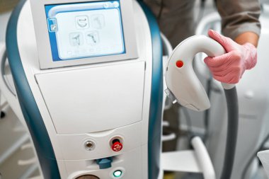 Ultrasonik kaldırma makinesi SMAS. Cerrahi olmayan yüz gerdirme. Rosacea, sivilce ve kırışıklıkların tedavisi.