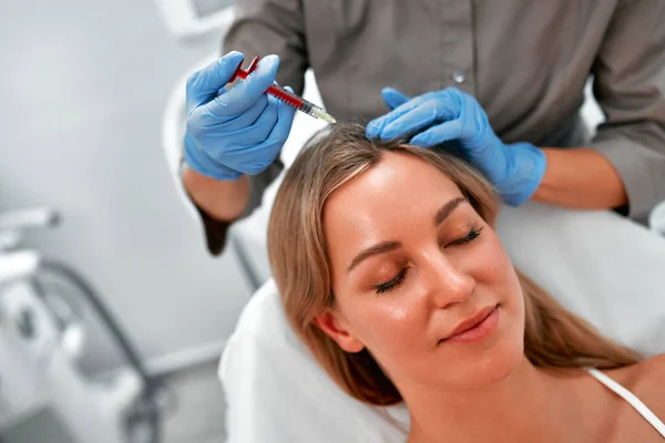 Mesotherapie Vitaminspritzen Die Kopfhaut Des Haarbereichs Professionelle Behandlung Von Haarausfall — Stockfoto