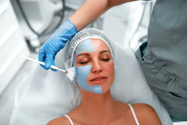 Face Peeling Mask Spa Beauty Treatment Skincare Woman Getting Facial — Stock Photo, Image
