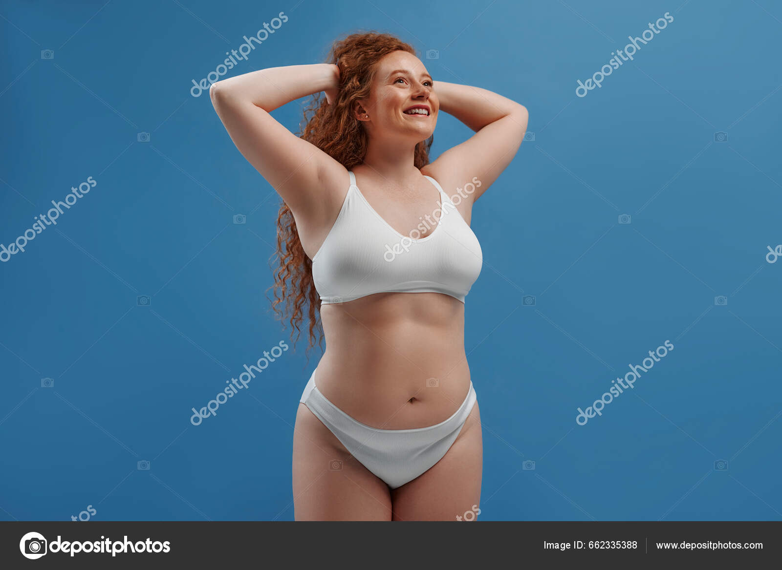 Jovem Ruiva Bonita Tamanho Mulher Gorda Comemorando Seu Corpo Natural  fotos, imagens de © orion_production #662335388