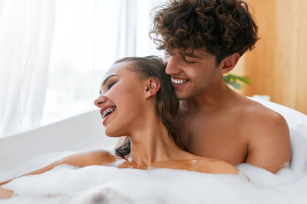 Sexy Romantico Sensuale Giovane Coppia Abbracciare Fare Bagno Bolle Una — Foto Stock