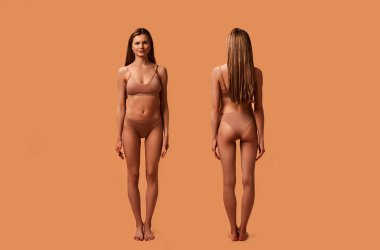 Bej rengi iç çamaşırlı, bej arka planda poz veren güzel, ince, beyaz bir kadın. Cilt bakımı, kozmetoloji ve kaplıca tedavisi. Ön ve arka görünüm.