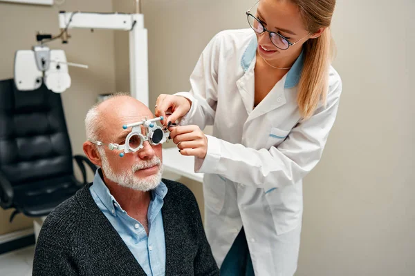 Vision Test Diagnostics Consultation Mature Men Vision Test Eye Care — Stock Photo, Image