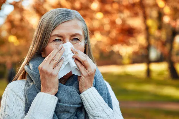 Mature Gray Haired Woman Fell Ill Wiping Her Nose Handkerchief — Stock Photo, Image