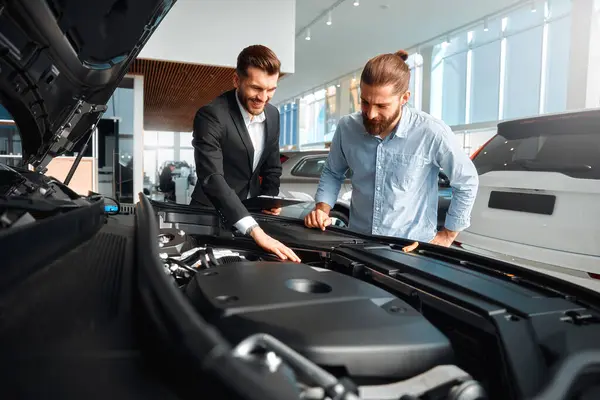 Seller Car Salesman Client Customer Car Dealership Presenting Engine Performance — Stock Photo, Image