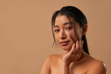 Büyüleyici doğal güzellikleri ve uzman kozmetoloji anlayışlarını keşfedin. Güzellik rutininizi olağanüstü bir şeye dönüştürebilecek üst cilt ipuçları ve sırlarla parlaklığınızı yükseltin.