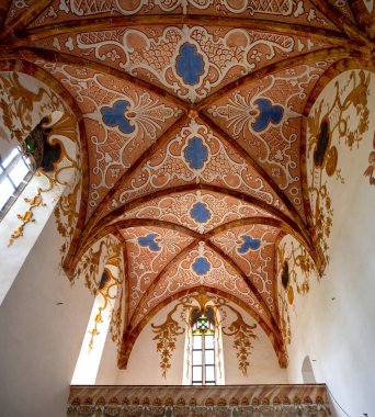 Slovakya 'daki Cerveny Klastor manastırı kilisesinin tavanlı mahzeninde.