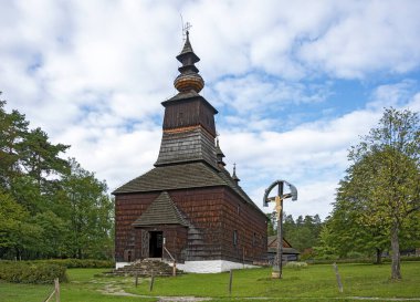 Slovakya 'nın Stara Lubovna kentindeki etnografik açık hava müzesindeki eski ahşap kilise.