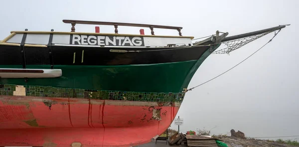 故人の芸術家の元船Regentag 雨の日 オーストリアのTullnの改装中に土地のFreedensreich Hundertwasser — ストック写真