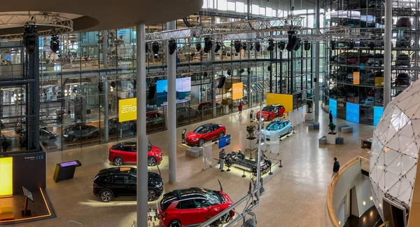 Dresden Almanya Daki Volkswagen Şirketinin Parçası Olan Elektrikli Arabalar Üzerine — Stok fotoğraf