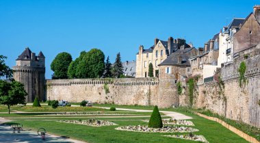 Fransa 'nın Brittany kentindeki tarihi Vannes şehrinin panoramik manzarası