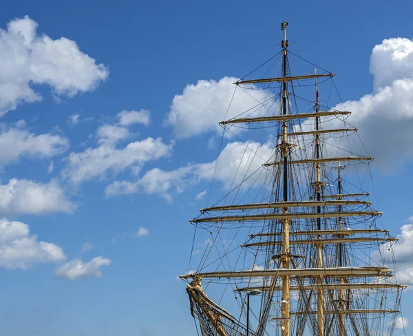 Masts Rigging Three Masted Sailing Ship Blue Sky White Clouds — Stock Photo, Image