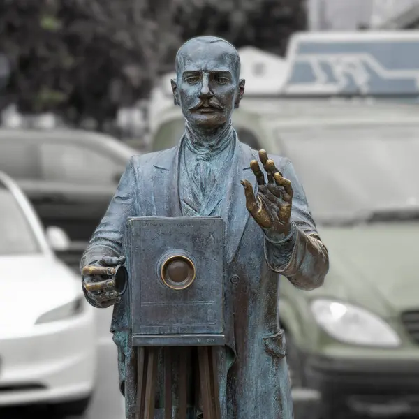 stock image Bronze statue of the photographer Alexandru Rosu in Bistrita (Bistritz) in Transsylvania, Romania