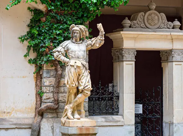 Stock image figure of a mercenary at the inner yard of palace Peles near Sinaia, Romania