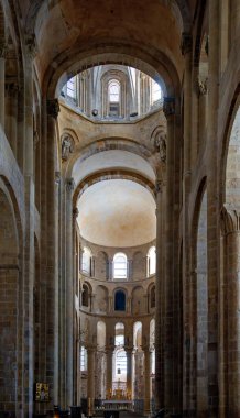 Fransa 'nın Perigord bölgesindeki Sainte-Foy Manastırı' ndan Nave