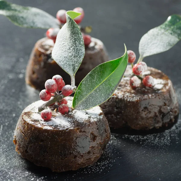 Yapraklı Noel pudingi.