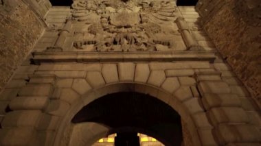 Ortaçağ 'dan kalma Toledo, Castilla y la Mancha, İspanya' nın büyük ortaçağ kapısı..