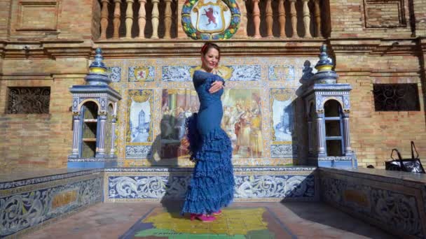 Традиционная Испанская Женщина Танцует Фламенко Севилье Андалусия Испания — стоковое видео