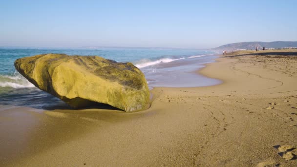 Playas España Verano Con Turistas Identificados Vacaciones Día Soleado Con — Vídeo de stock