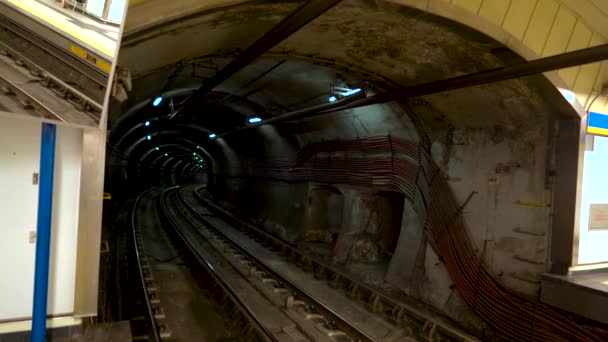 Métro Madrid Arrivant Par Tunnel Tout Comme Autre Métro Arrive — Video