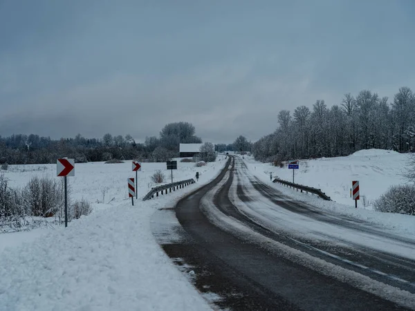 Landskap Med Vinterväg Täckt Och Snö — Stockfoto