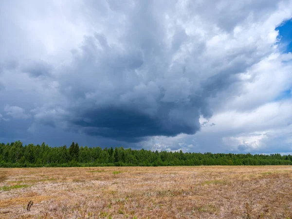 Witte Regenwolken Boven Het Platteland Zomer Met Blauwe Lucht Hoog — Stockfoto
