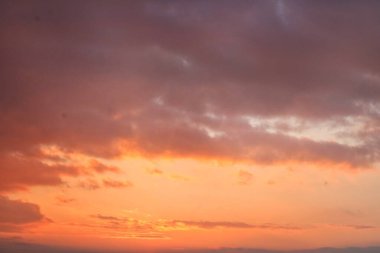 Güzel gün batımı gökyüzü bulutlu