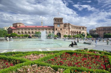 Cumhuriyet Meydanı 'ndaki hükümet binası. Erivan, Ermenistan