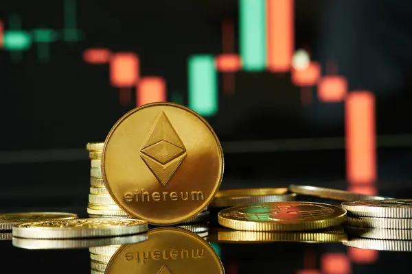 Ethereum sikkeleri piyasa dalgalanmalarını gösteren bir ticaret grafiği ile sergilenir.