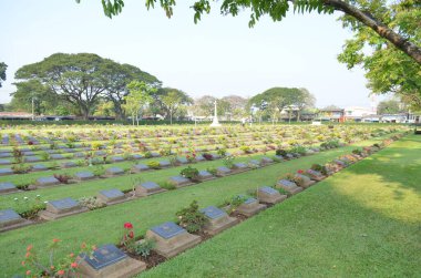 Tayland Eyaleti 'nin kuzeyindeki Dünya Savaşı Anıtı' ndaki anıt mezarlığı..