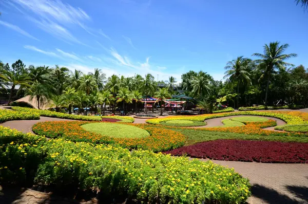 Parktaki güzel bahçe.