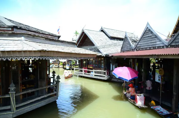 Tayland 'da yüzen pazar