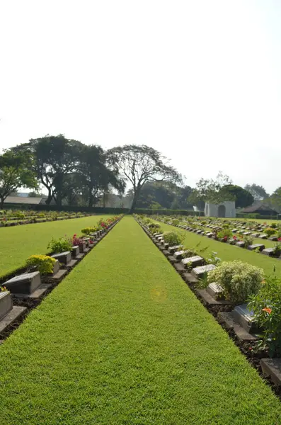 Sri Lanka 'da 2. Dünya Savaşı' nın kutsal yerinin kutsal bahçesinin mezarlığı..