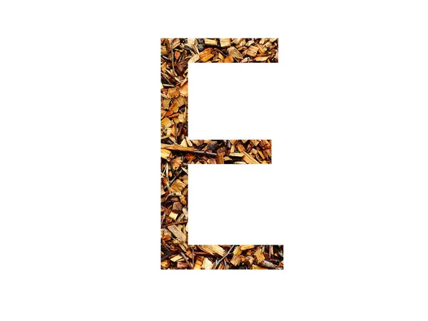 白地に隔離された茶色の木細工で作られたアルファベットのE — ストック写真