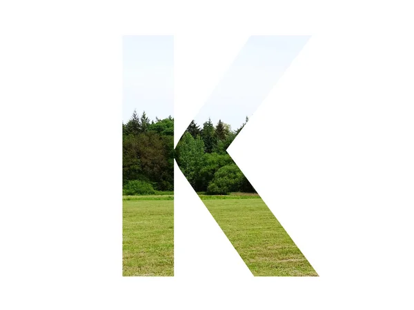 白を基調とした草や森 青空をイメージしたアルファベットの文字K — ストック写真