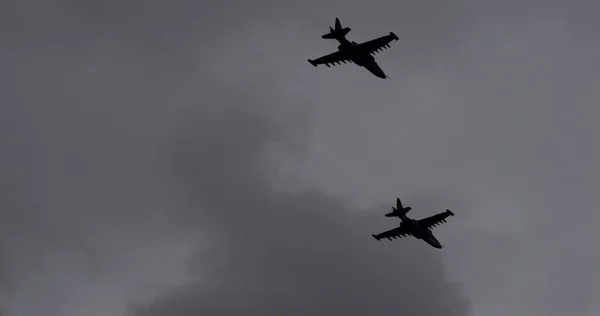 Konya Türkei Juni 2022 Dramatische Schwarze Silhouetten Von Kampfflugzeugen Flug — Stockfoto