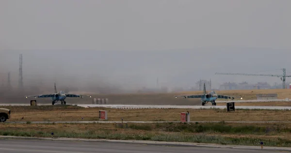 Konya Turkey 2022 Dwa Myśliwce Wyprodukowane Zsrr Startują Bazy Wojskowej — Zdjęcie stockowe