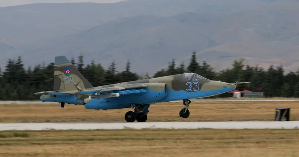 科尼亚土耳其June 2022年6月29日战斗机完全伪装在沙漠的背景下 复制空间 Sukhoi 25阿塞拜疆空军的Frogfoot — 图库照片