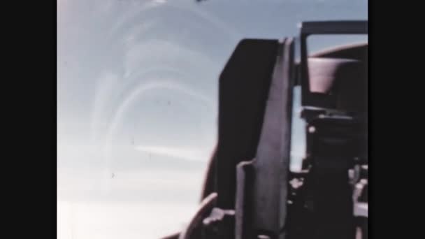 美国大约1950年波音B 29超级要塞 在Kb 29油轮上改装 从北美F 100超级剑飞行员的角度满足美国空军的空中加油需要 — 图库视频影像