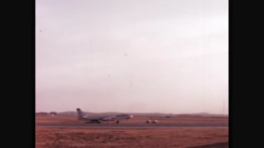 Amerikan yapımı 1950 'lerin stratejik nükleer bombardıman uçağı 1950 ve 1960' larda Amerikan askeri havaalanında park halindeydi. Boeing B-47 Stratojet Birleşik Devletler Hava Kuvvetleri Soğuk Savaş 'ın uzun menzilli ağır ses altı uçağı