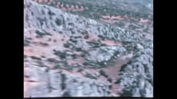 Hochgeschwindigkeits Tiefflug Über Die Berge Den 1950Er Jahren Von Einem — Stockvideo