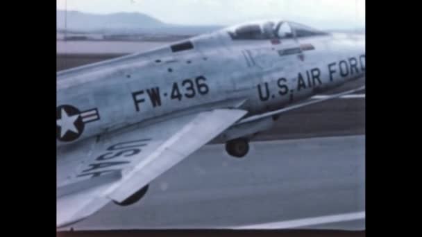 Bojová Letadla 1950 1960 Navíjení Podvozku Startu Blízko Jiné Roviny — Stock video