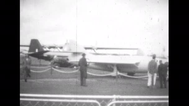 Farnborough Airshow United Kingdom Circa 1950 Innovative Aerodynamic Research Prototype — Stock Video