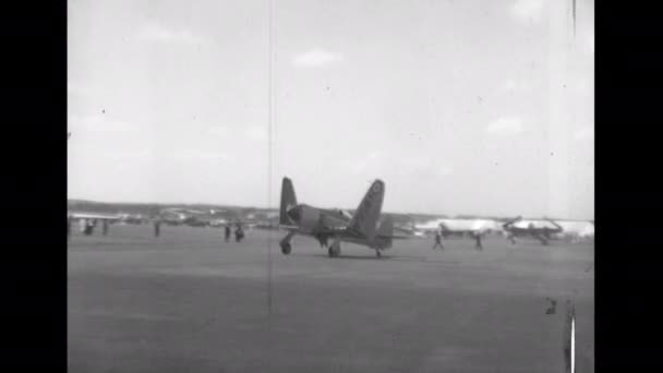 英国法恩堡约1950年霍克海怒是英国皇家海军战斗机的最后一架螺旋桨驱动战斗机 也是生产速度最快的单引擎飞机 — 图库视频影像